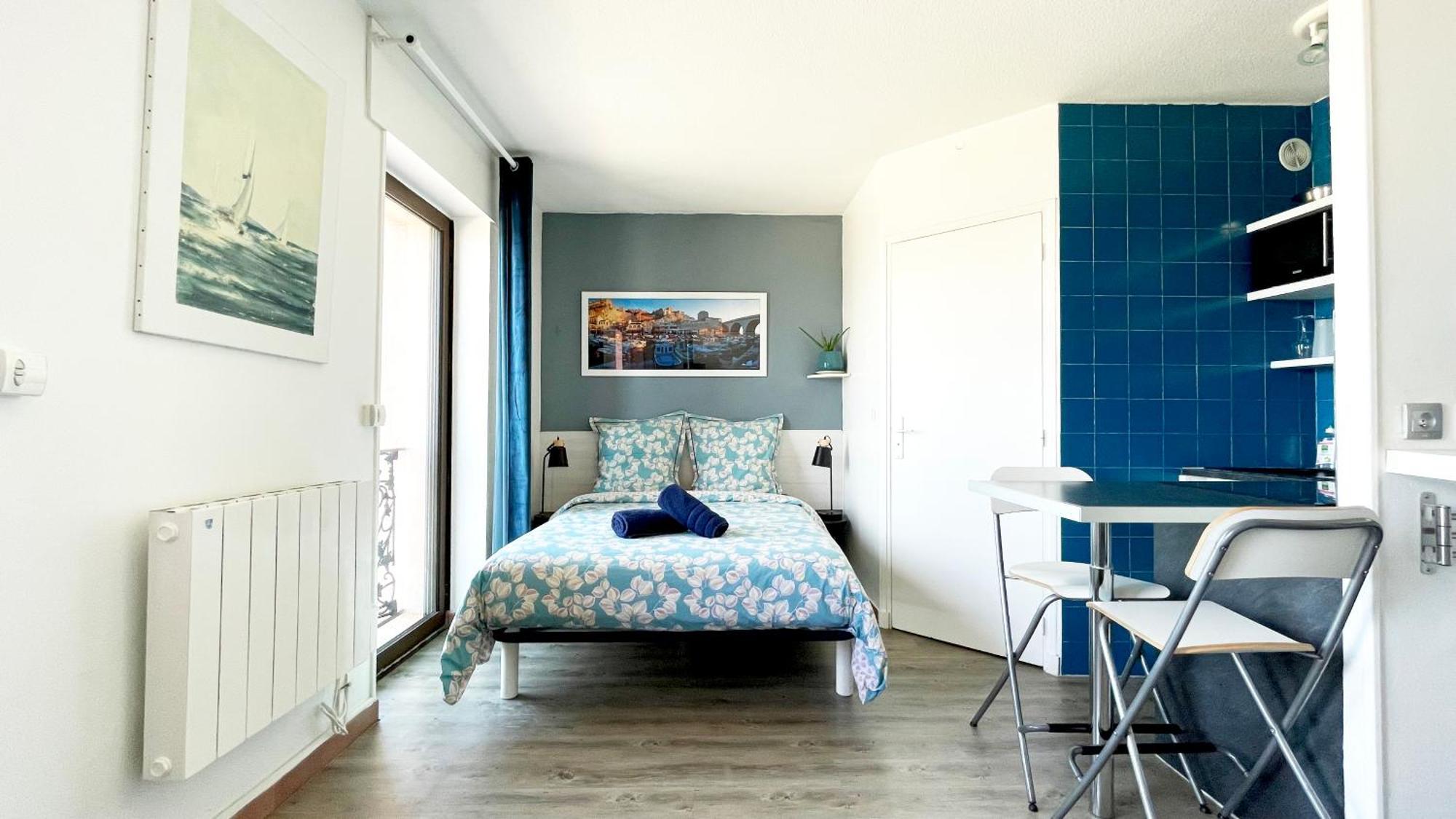 Red Lion Apartment *